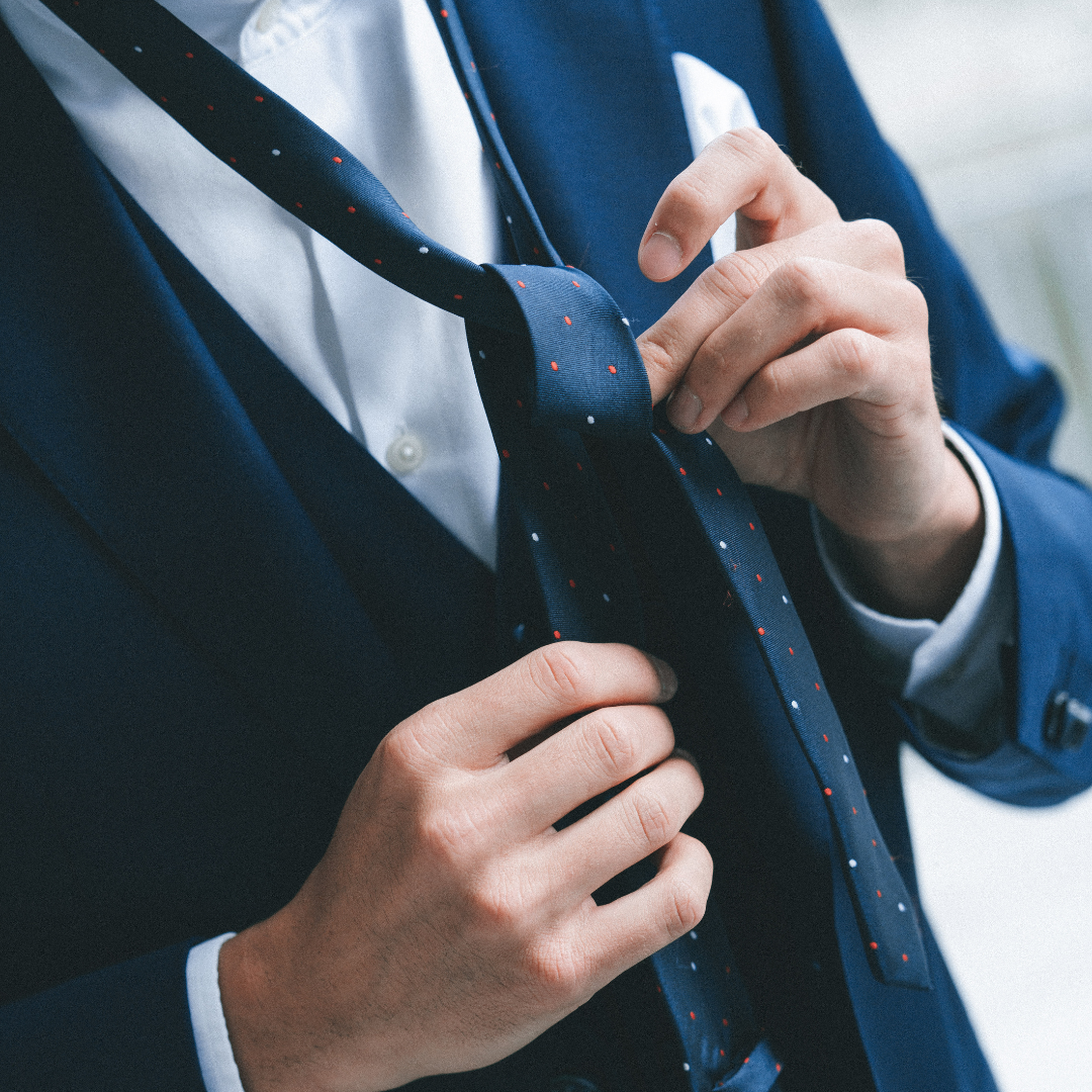 3 Möglichkeiten, um eine Krawatte zu binden
